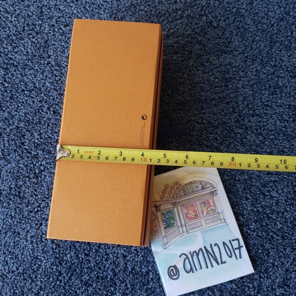 Louis Vuitton Gift Box and LV Ribbon - Picture 3 of 6